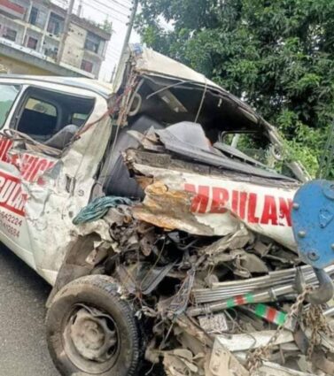 দিনাজপুরে শ্যামলী পরিবহনের ধাঁক্কায় এ্যাম্বুলেন্স চালকের মর্মান্তিক মৃত্যু