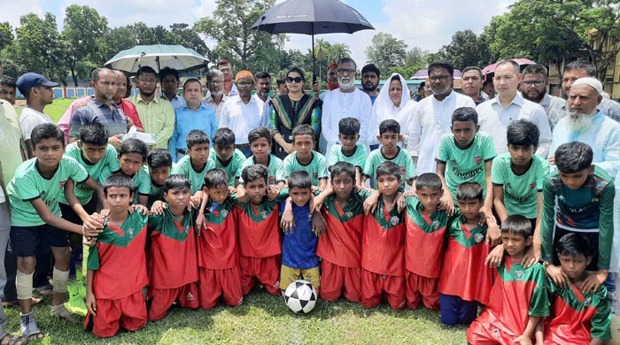 আদমদীঘিতে বঙ্গবন্ধু ও বঙ্গমাতা গোল্ডকাপ ফুটবল র্টুণামেন্ট উদ্বোধন