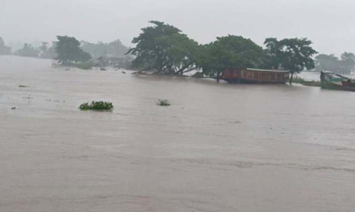 প্রবল বেগে ঢুকছে ঢলের পানি,সুনামগঞ্জের তাহিরপুরে আবার বন্যা