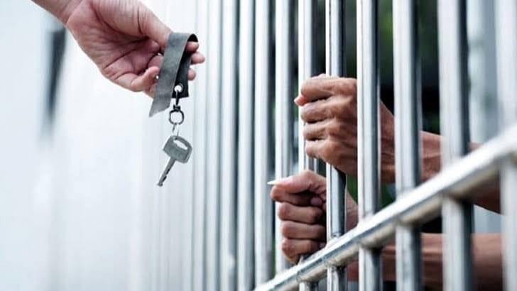 বগুড়ায় ব্যাংকের টাকা আত্মসাৎ: ব্যবস্থাপকসহ ছয়জনের কারাদন্ড