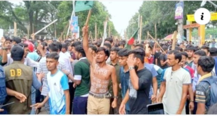 ঠাকুরগাঁওয়ে কোটা আন্দোলনকারীদের উপর ছাত্রলীগের হামলা পুলিশের টিয়ারশেল নিক্ষেপ আহত প্রায় ৩০