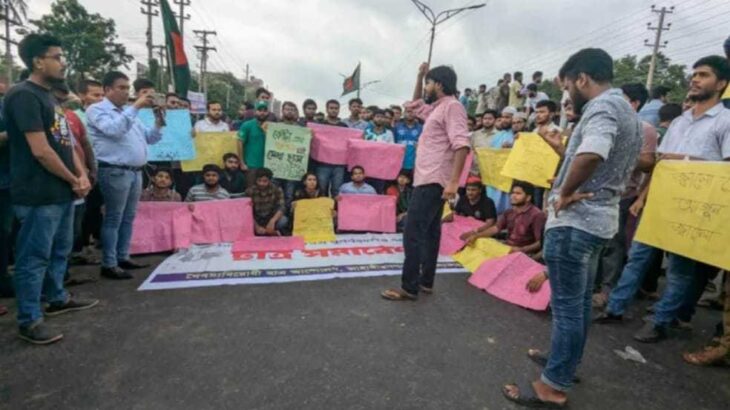 ঢাকা-আরিচা মহাসড়ক অবরোধ কোটা বাতিলের দাবি