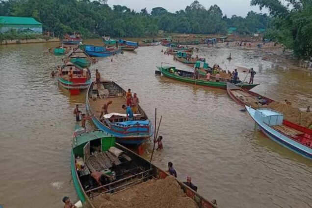 বালু লুটের মহোৎসবে পরিনত তাহিরপুরের সীমান্ত বর্তী কলাগাঁও