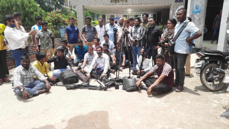 ঠাকুরগাঁওয়ে শ্রম ও কর্মসংস্থান মন্ত্রীর অনুষ্ঠান বয়কট করলেন সাংবাদিকরা