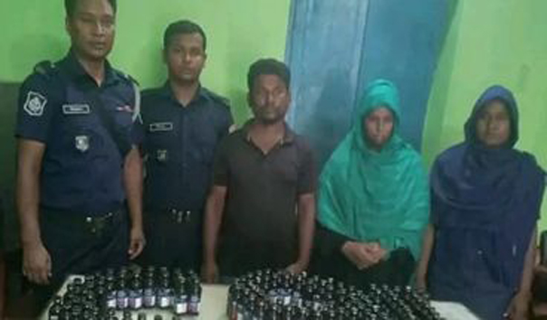 সান্তাহারে কুড়িগ্রাম এক্সপ্রেসে অভিযান চালিয়ে ১৬৫ বোতল ফেন্সিডিলসহ গ্রেপ্তার ২