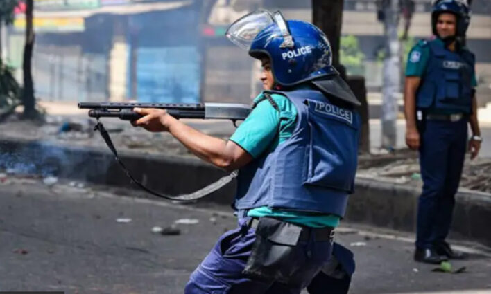 বাংলাদেশের পুলিশ কি পারবে মানুষের মনে তৈরি হওয়া ক্ষোভ দূর করে আস্থা ফেরাতে?