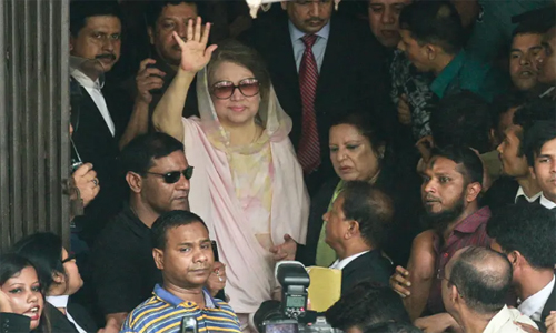 খালেদা জিয়া মানহানির পাঁচ মামলায় খালাস পেয়েছেন 