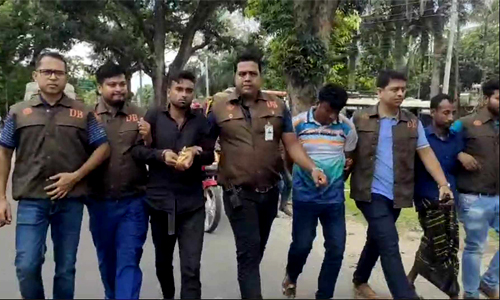 ঝিনাইদহে মূর্তিসহ তিন জন প্রতারক জ্বীনের বাদশা গ্রেফতার