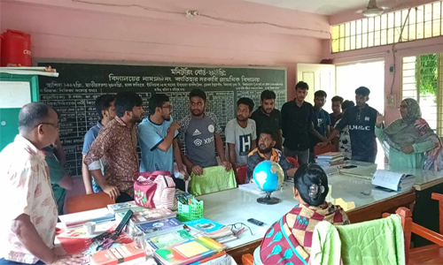 ঠাকুরগাঁওয়ে বিভিন্ন বিদ্যালয়ে বৈষম্য বিরোধী ছাত্র আন্দোলনের শিক্ষার্থীদের মনিটরিং