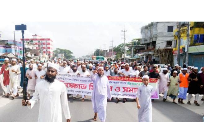 বিশ্বনবীকে নিয়ে কটুক্তির প্রতিবাদে বগুড়ার শেরপুরে বিক্ষোভ সমাবেশ