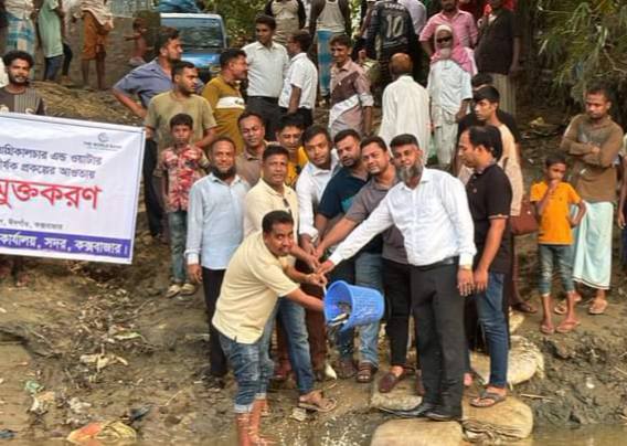 ঈদগাঁও ধলেশ্বরী নদীতে দেশীয় মাছের পোনা অবমুক্ত 