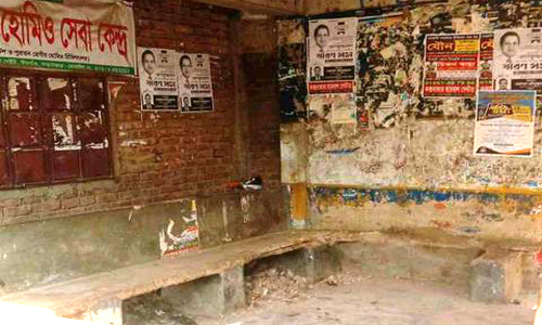 তদারকির অভাবে ঈদগাঁওতে যাত্রী ছাউনির অপরিচ্ছন্ন পরিবেশ