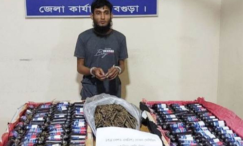 বগুড়ায় ফেন্সিডিল ও গাঁজাসহ ইজিবাইক চালক গ্রেফতার