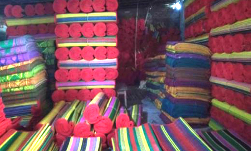 ঈদগাঁওতে গ্রামগঞ্জে প্লাস্টিক মাদুরের কদর