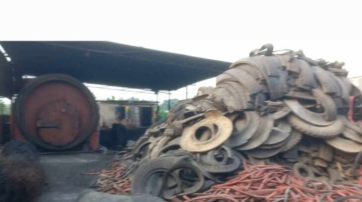 সাভারে ফার্নেস অয়েল তৈরির কারখানায় অভিযান