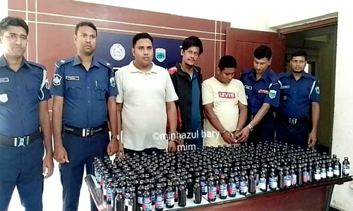 বগুড়ায় ২৫০ বোতল ফেন্সিডিলসহ তিন মাদক ব্যবসায়ী গ্রেফতার
