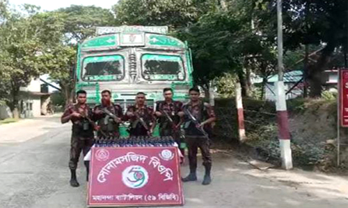 সোনামসজিদ সীমান্তে ১৮১ বোতল ফেন্সিডিলসহ ভারতীয় পাথর বোঝাই ০১ টি ট্রাক আটক