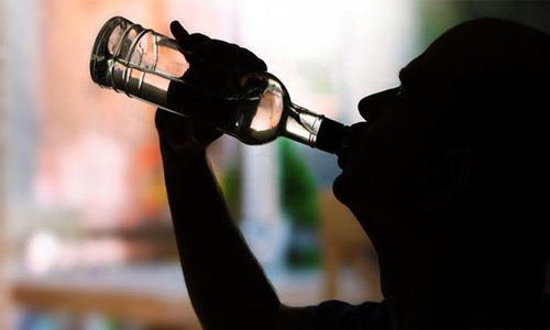 আদমদীঘিতে চোলাই মদ খাওয়ার অপরাধে ভ্রাম্যমান আদালতের জেল ও জরিমানা