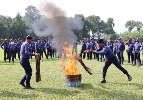 নীলফামারীতে অগ্নি নির্বাপণ মহড়া অনুষ্ঠিত