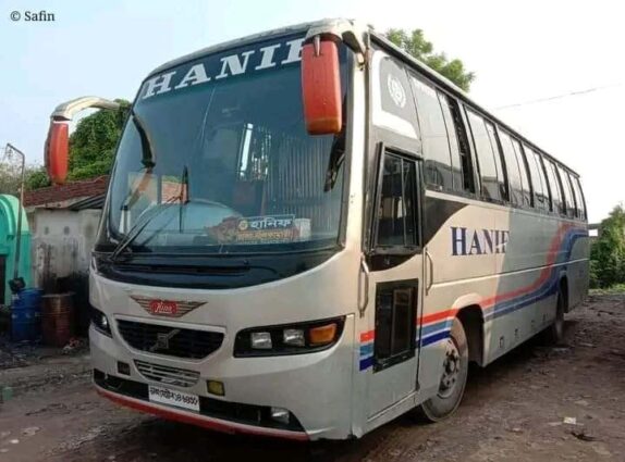 গাইবান্ধার বাস টার্মিনাল থেকে হানিফ পরিবহনের বাস চুরি