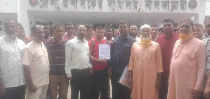 পিলখানা হত্যাকান্ডে চাকরীচ্যুত বিডিআরদের জেলা প্রশাসকের কাছে স্মারকলিপি প্রদান