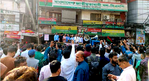 নয়াপল্টনে জড়ো হচ্ছেন বিএনপি নেতাকর্মীরা ভারতীয় হাইকমিশন অভিমুখে পদযাত্রা