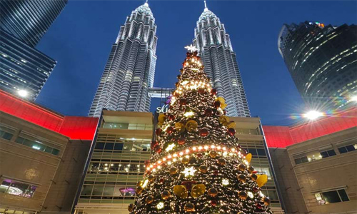 মালয়েশিয়ায় বড়দিন উপলক্ষে বর্ণিল সাজে সেজেছে