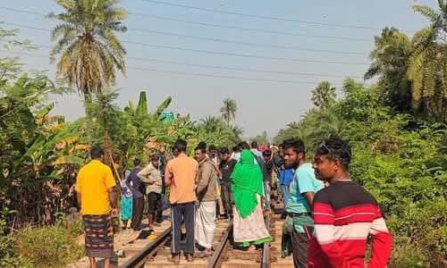 নওগাঁর রাণীনগরে ট্রেনে কাটা পড়ে বাবা-মেয়ের মৃত্যু