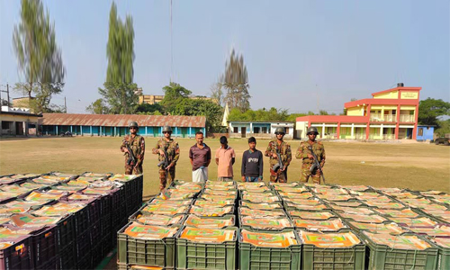 দোয়ারাবাজার সীমান্তে সেনাবাহিনীর অভিযানে ভারতীয় পণ্য জব্দ, আটক-৩