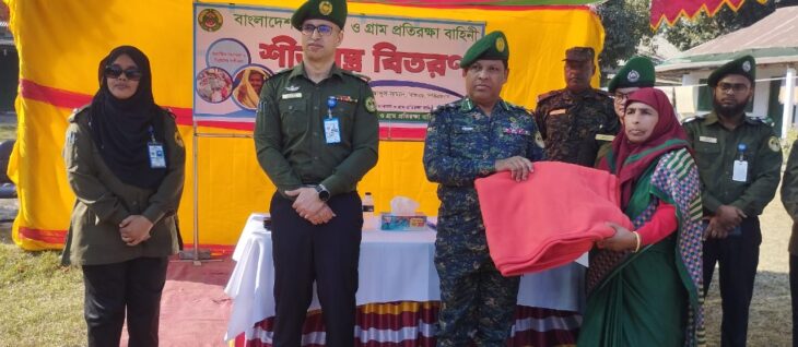 নীলফামারীতে শীতার্তদের মাঝে আনসারের কম্বল বিতরণ