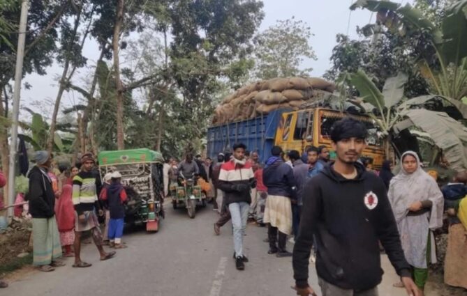 স্কুল ঘর রাঙিয়ে বাড়ি ফেরা হলো না তিন যুবকের