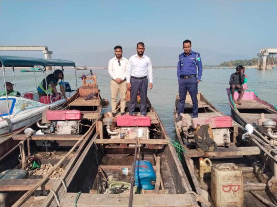 তাহিরপুর যাদুকাটায় ১৭ টি অবৈধ শেইভ মেশিন জব্দ