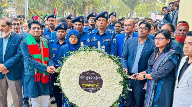 শহীদ বুদ্ধিজীবী দিবস উপলক্ষে পুষ্পস্তবক অর্পণ ও আলোচনা সভা