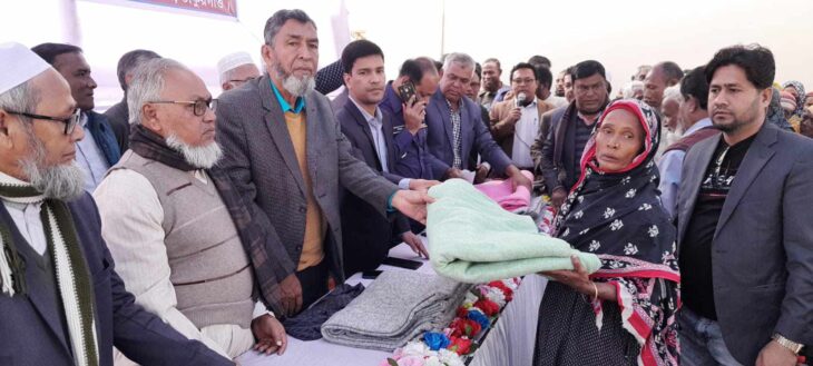 ঠাকুরগাঁও পীরগঞ্জে ৬শ দুস্থদের মাঝে কম্বল বিতরণ