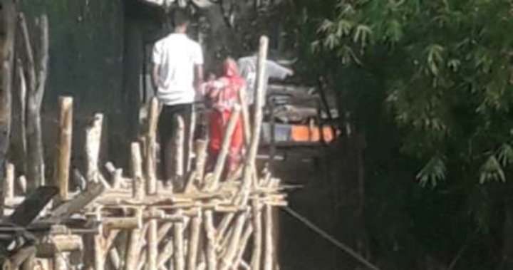 সাঁকোই ভরসা ইসলামাবাদ চরপাড়াবাসীর,দীর্ঘ বছরেও স্থায়ী ব্রীজ ভাগ্য জুটেনি 