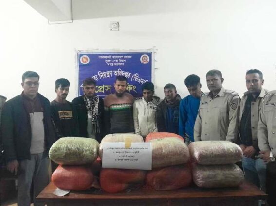 কুড়িগ্রামে ২টি পিকআপে ৭০কেজি গাঁজা উদ্ধার