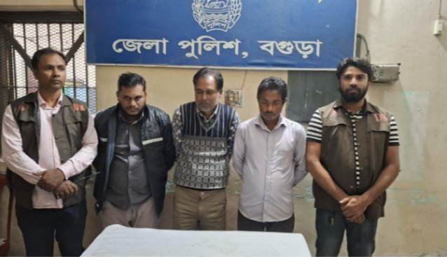 বগুড়ায় ম্যাজিস্ট্রেটের সিল-স্বাক্ষর জাল করার অভিযোগে গ্রেফতার-০৩