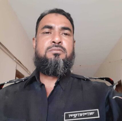 দুটি হত্যা মামলা থাকার পরেও ধরাছোয়ার বাইরে ডিবি পুলিশের এসআই আশরাফুল