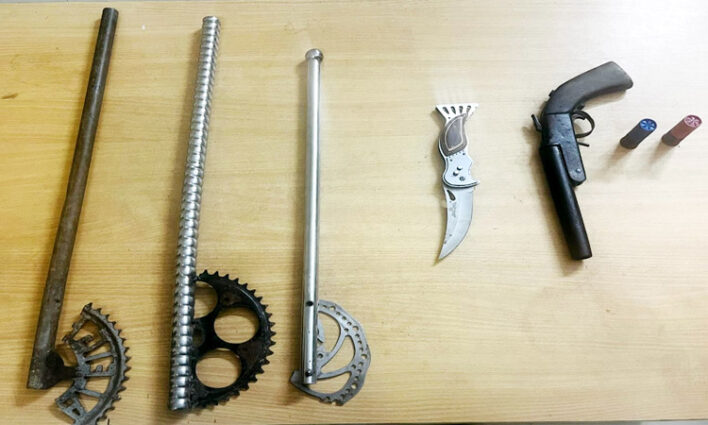 নোয়াখালীর সেনবাগে কিশোর গ্যাংয়ের আস্তানা থেকে অস্ত্র উদ্ধার