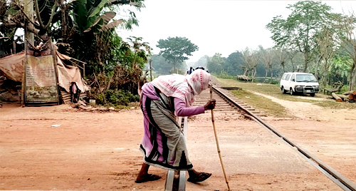ফরিদপুরে অরক্ষিত রেলক্রসিংয়ে মৃত্যুঝুঁকি