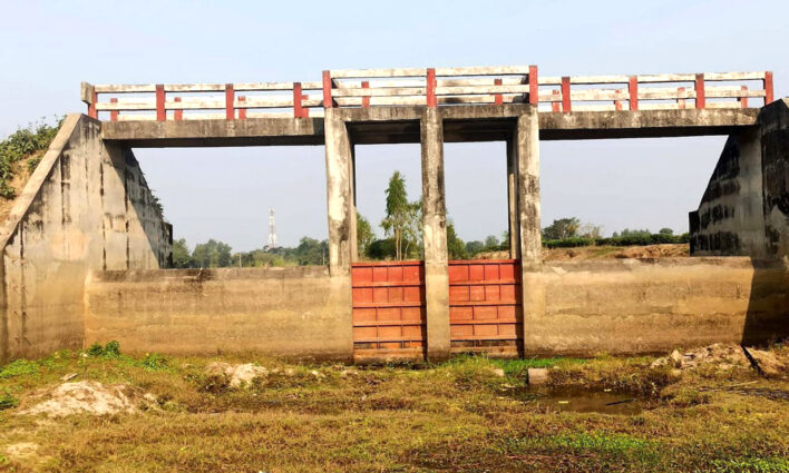 ঠাকুরগাঁওয়ের ২ কোটি টাকার সুইচ গেটটি কৃষকদের কাজে আসছে না