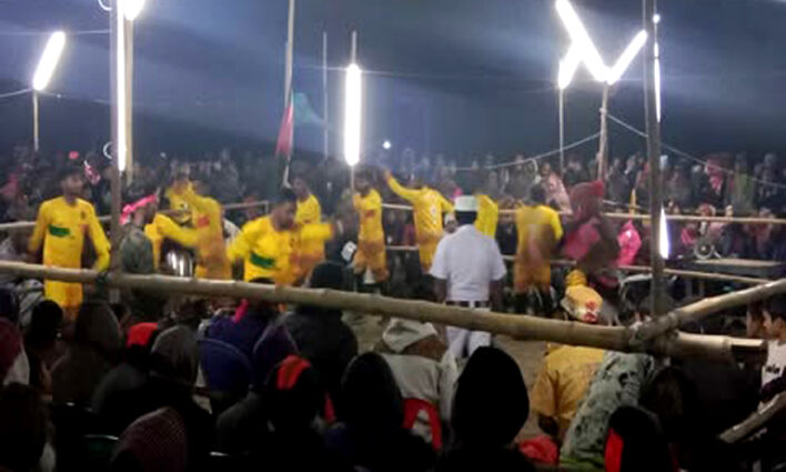 ডোমারে গ্রাম বাংলার ঐতিহ্যেবাহী লাঠি খেলা অনুষ্ঠিত