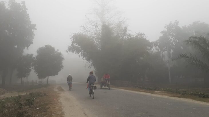 কুয়াশা ও হিমেল বাতাসে তেঁতুলিয়ায় বেড়েছে শীতের মাত্রা