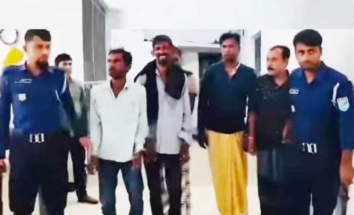 সাভারে ডিবি ও পুলিশের যৌথ অভিযানে ৫ ডাকাত এক চোর গ্রেফতার