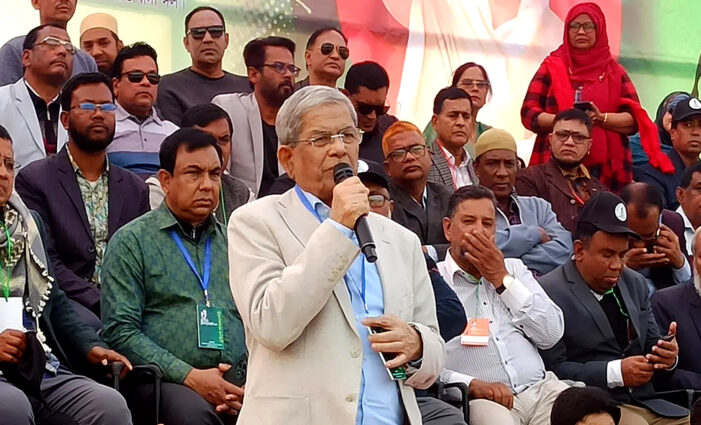 ঠাকুরগাঁওয়ে জিয়া স্মৃতি ফুটবল টুর্নামেন্টের উদ্বোধন করলেন মির্জা ফখরুল