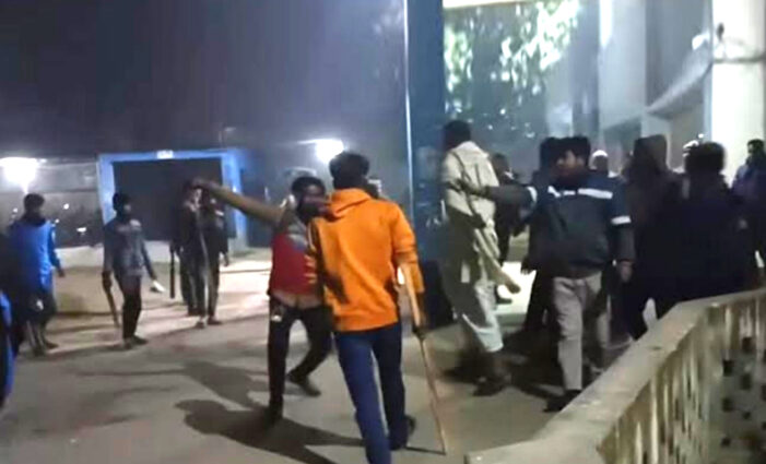 নীলফামারীতে যুবককে মারধর, থানায় অভিযোগ করতে গিয়ে হামলার শিকার