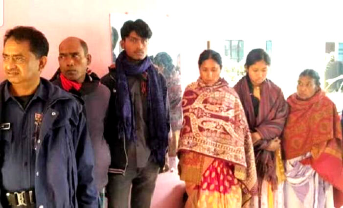 সীমান্ত দিয়ে অবৈধভাবে ভারতে যাওয়ার সময় ৫ জন আটক