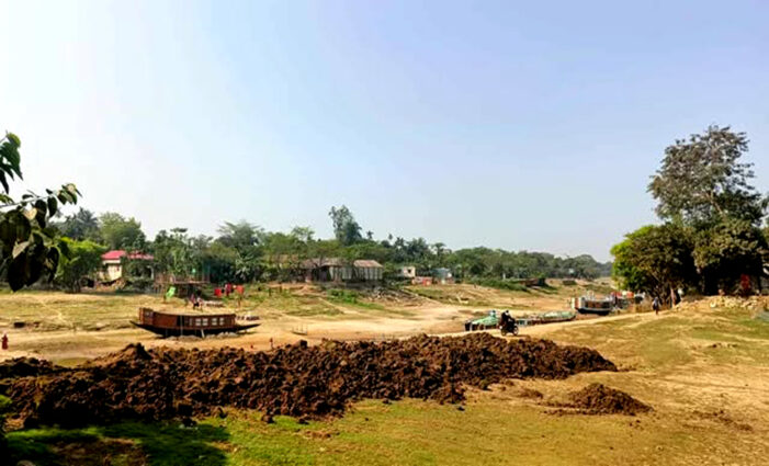 হাওরের বোরো ফসল রক্ষা বাঁধের কাজ সময় অতিবাহিত হলেও শেষ হয়নি কাজ