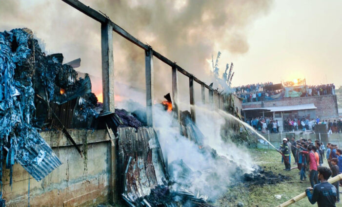 রংপুরে তুলার কারখানার আগুনে ৫০ লাখ টাকার ক্ষতি