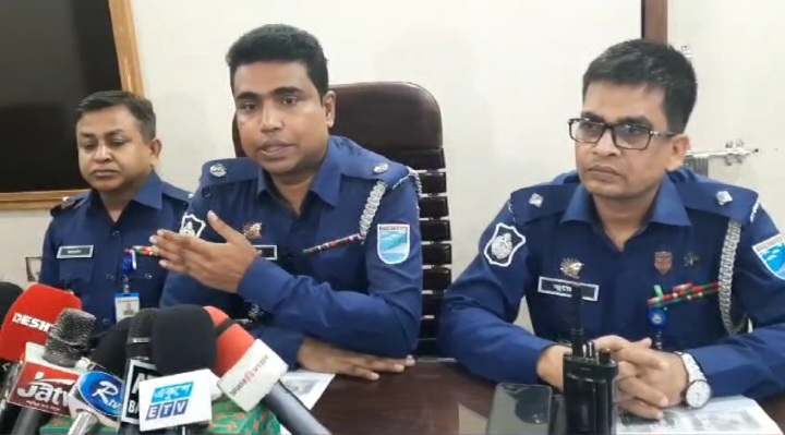 সাভার ও আশুলিয়ায় থানায় ২৪ ঘন্টায় গ্রেফতার ১২ জন